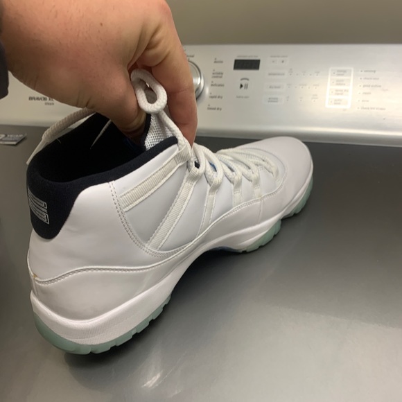 Men’s Jordan 11s Legend blue - Picture 7 of 12